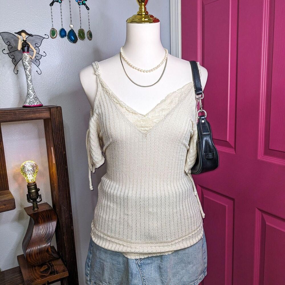Daytrip Women's Cream and Tan T-shirt